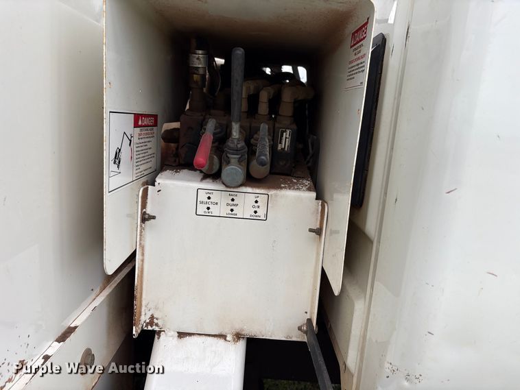 image for item EW1550 2009 International 4300 forestry bucket truck