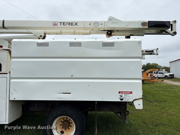 image for item EW1550 2009 International 4300 forestry bucket truck