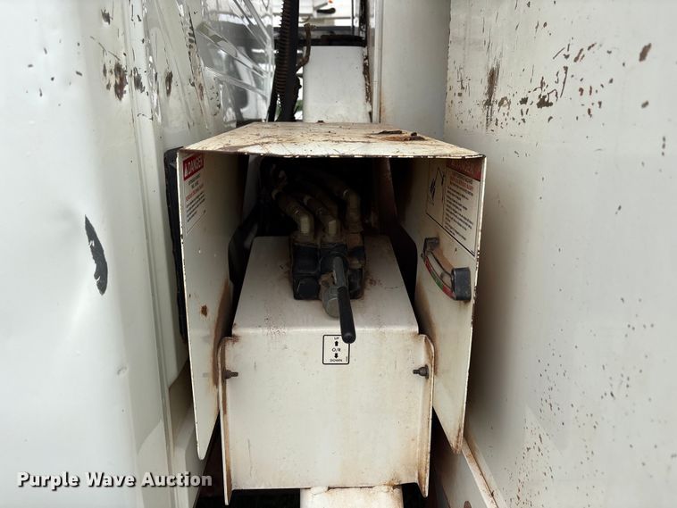 image for item EW1550 2009 International 4300 forestry bucket truck