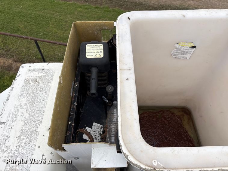 image for item EW1550 2009 International 4300 forestry bucket truck