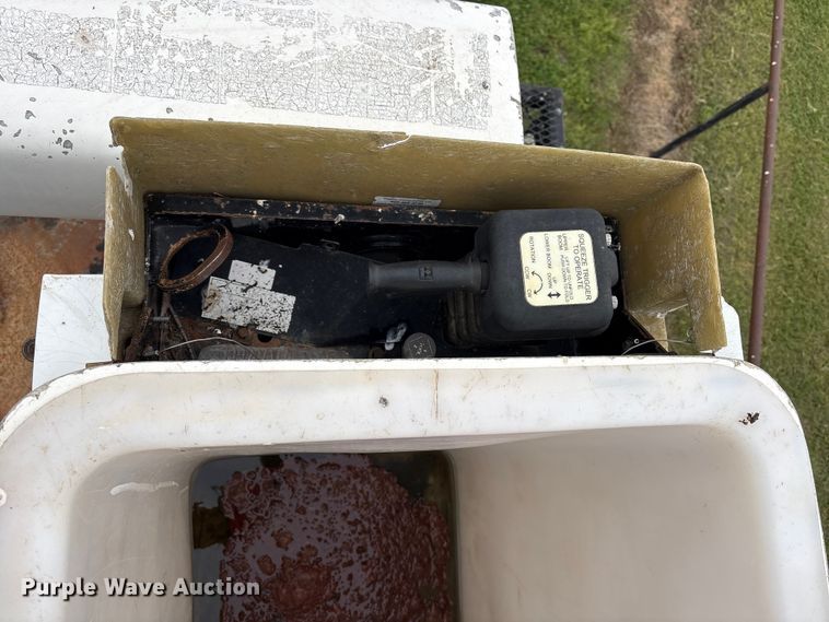 image for item EW1550 2009 International 4300 forestry bucket truck