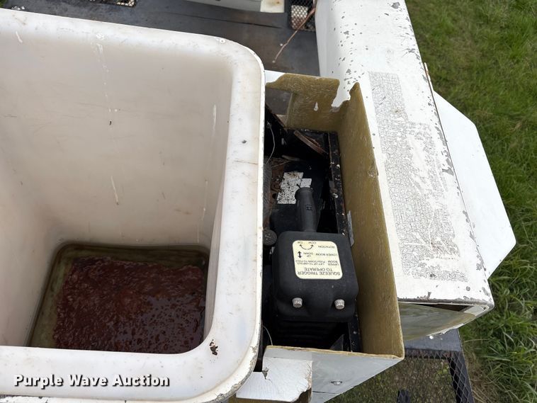 image for item EW1550 2009 International 4300 forestry bucket truck