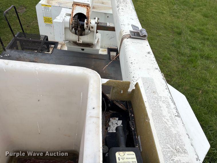 image for item EW1550 2009 International 4300 forestry bucket truck