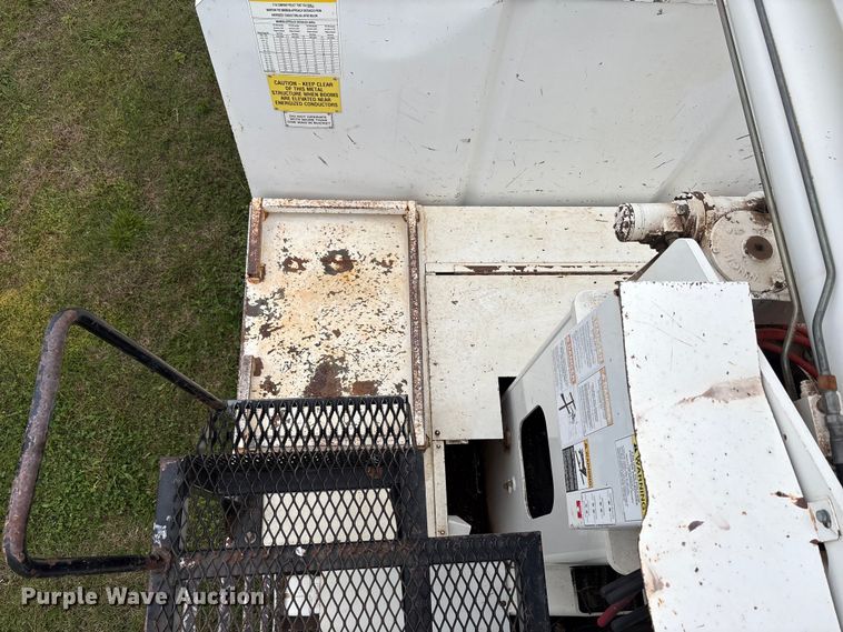 image for item EW1550 2009 International 4300 forestry bucket truck