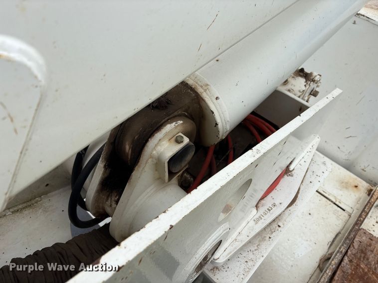 image for item EW1550 2009 International 4300 forestry bucket truck