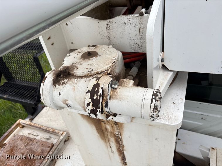 image for item EW1550 2009 International 4300 forestry bucket truck