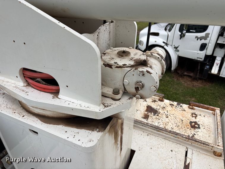 image for item EW1550 2009 International 4300 forestry bucket truck