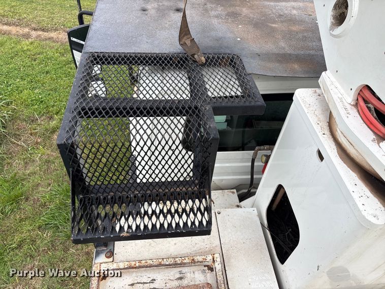 image for item EW1550 2009 International 4300 forestry bucket truck