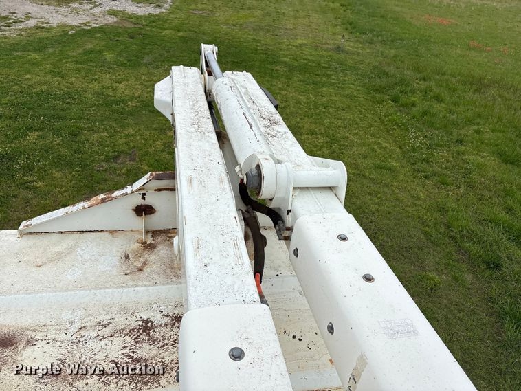 image for item EW1550 2009 International 4300 forestry bucket truck