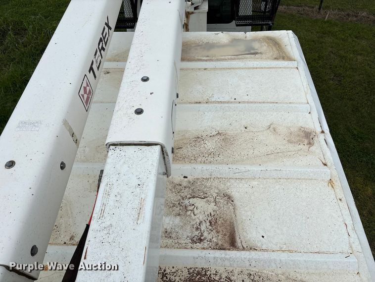 image for item EW1550 2009 International 4300 forestry bucket truck
