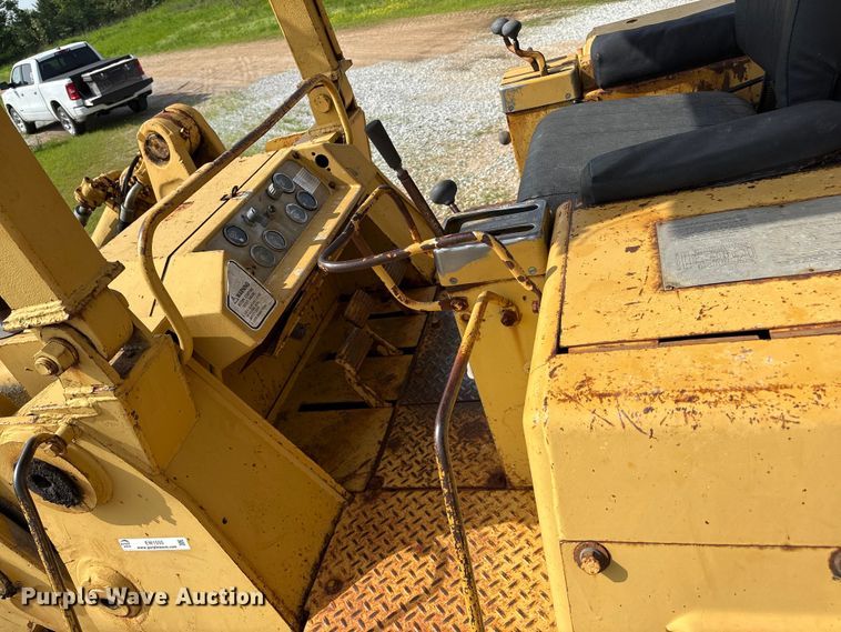 image for item EW1555 1971 Caterpillar 977K dozer