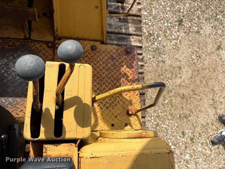 image for item EW1555 1971 Caterpillar 977K dozer