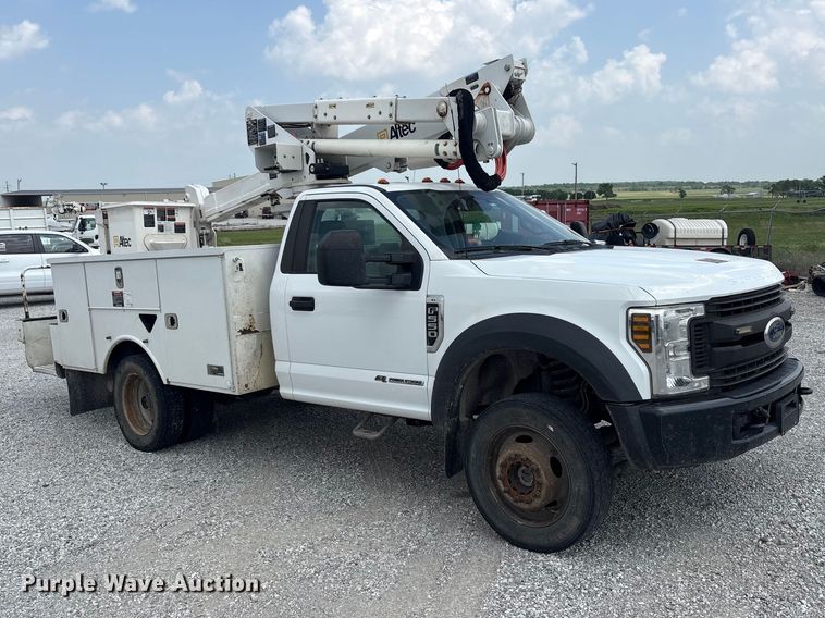 image for item EW1561 2019 Ford F550 Super Duty bucket truck