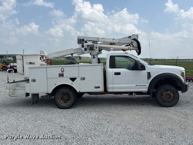 image for item EW1561 2019 Ford F550 Super Duty bucket truck