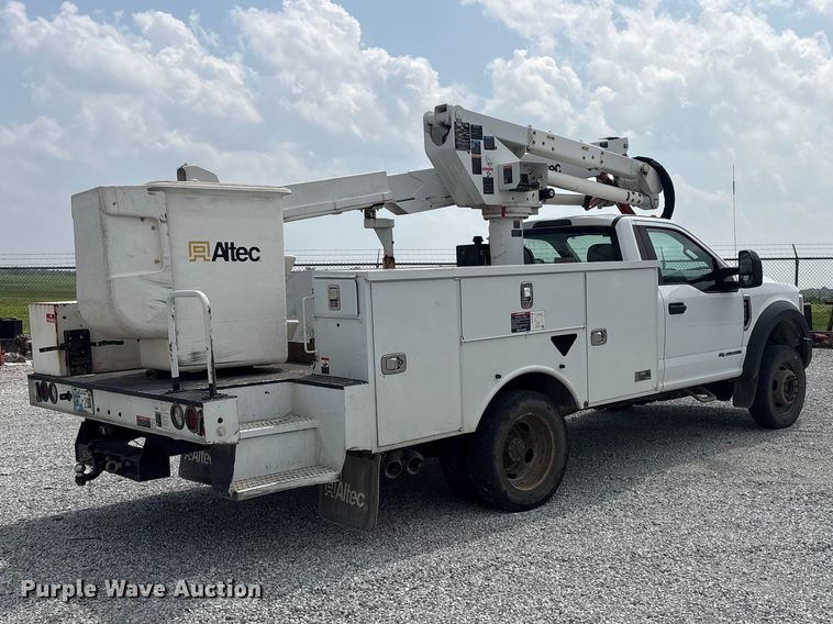 image for item EW1561 2019 Ford F550 Super Duty bucket truck