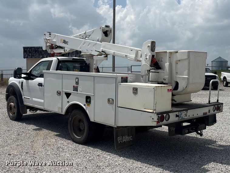 image for item EW1561 2019 Ford F550 Super Duty bucket truck