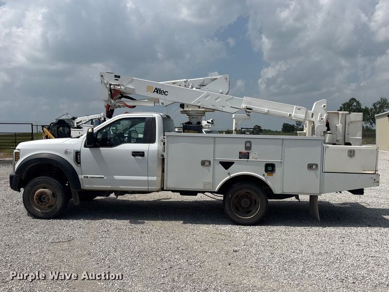 image for item EW1561 2019 Ford F550 Super Duty bucket truck