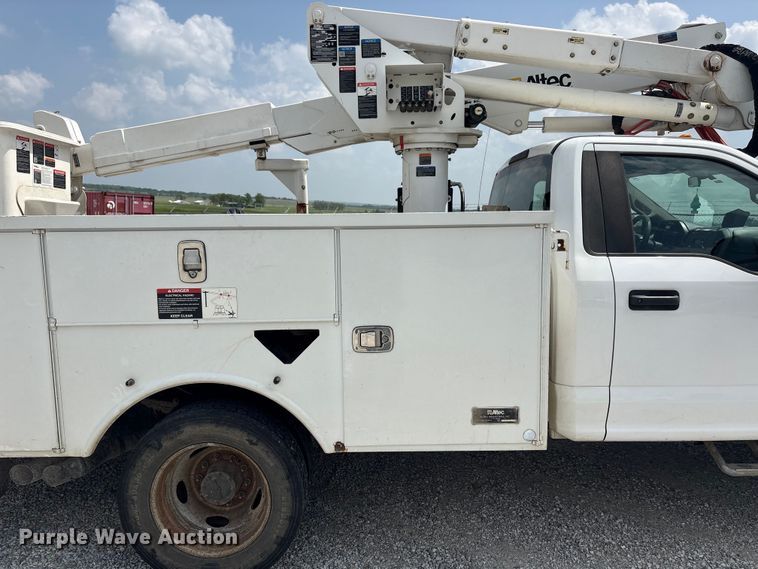 image for item EW1561 2019 Ford F550 Super Duty bucket truck
