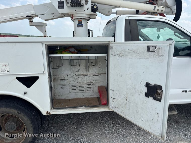 image for item EW1561 2019 Ford F550 Super Duty bucket truck