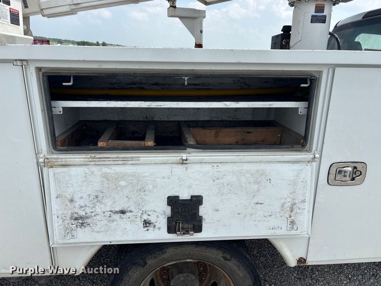 image for item EW1561 2019 Ford F550 Super Duty bucket truck