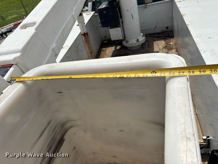 image for item EW1561 2019 Ford F550 Super Duty bucket truck