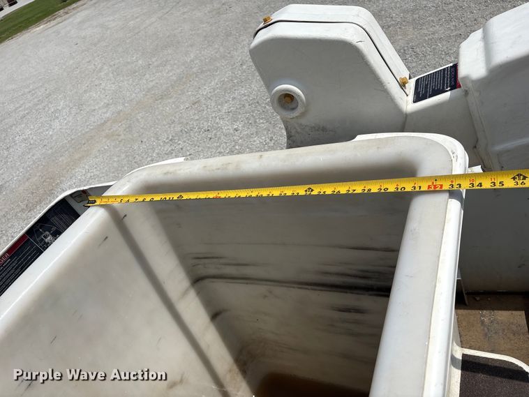 image for item EW1561 2019 Ford F550 Super Duty bucket truck