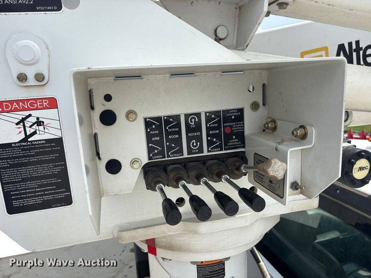 image for item EW1561 2019 Ford F550 Super Duty bucket truck