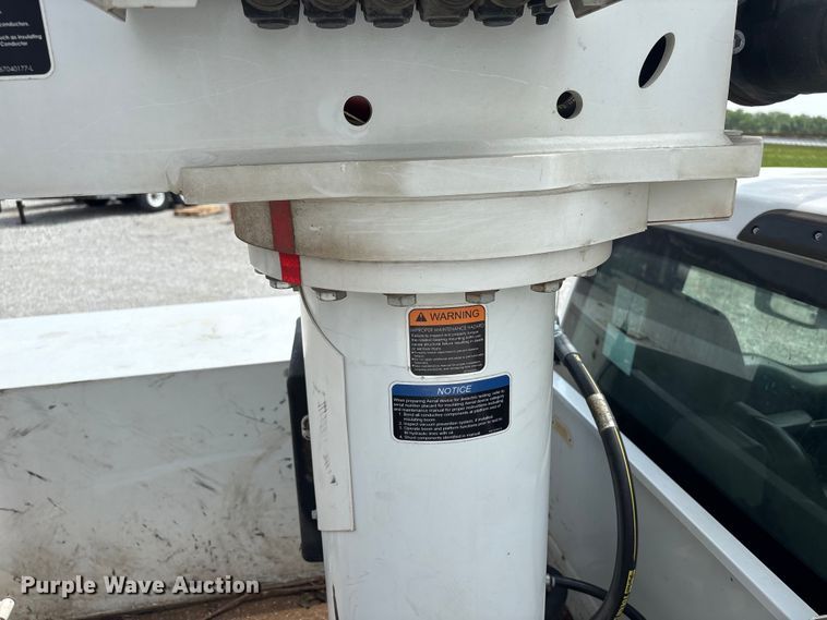 image for item EW1561 2019 Ford F550 Super Duty bucket truck