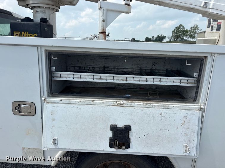 image for item EW1561 2019 Ford F550 Super Duty bucket truck