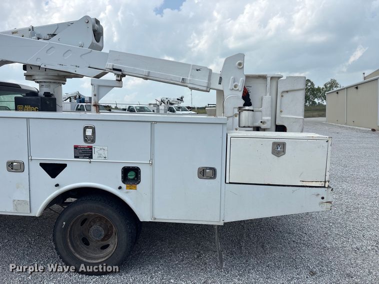 image for item EW1561 2019 Ford F550 Super Duty bucket truck