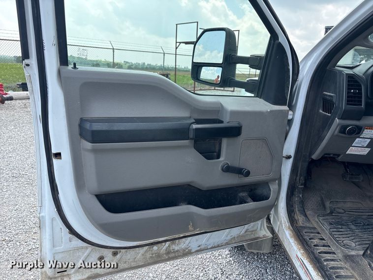 image for item EW1561 2019 Ford F550 Super Duty bucket truck