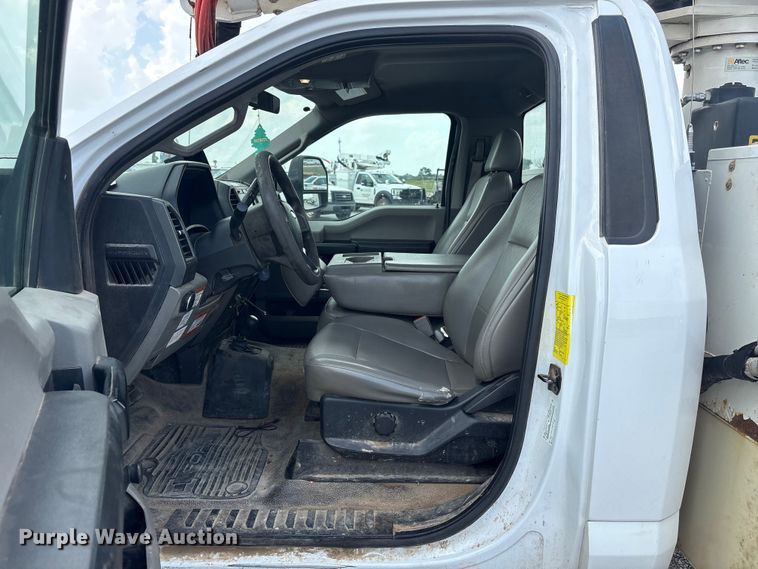 image for item EW1561 2019 Ford F550 Super Duty bucket truck