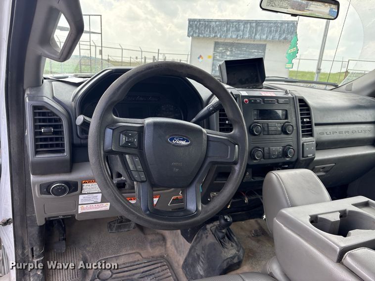 image for item EW1561 2019 Ford F550 Super Duty bucket truck