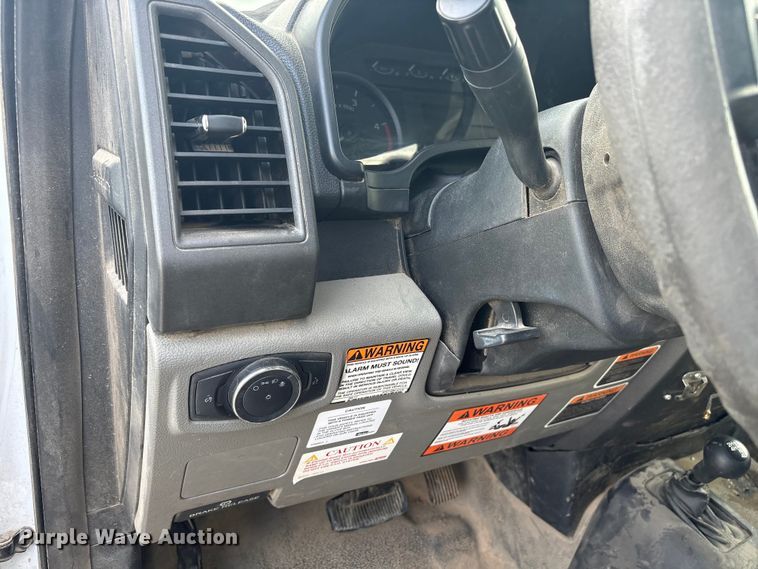 image for item EW1561 2019 Ford F550 Super Duty bucket truck