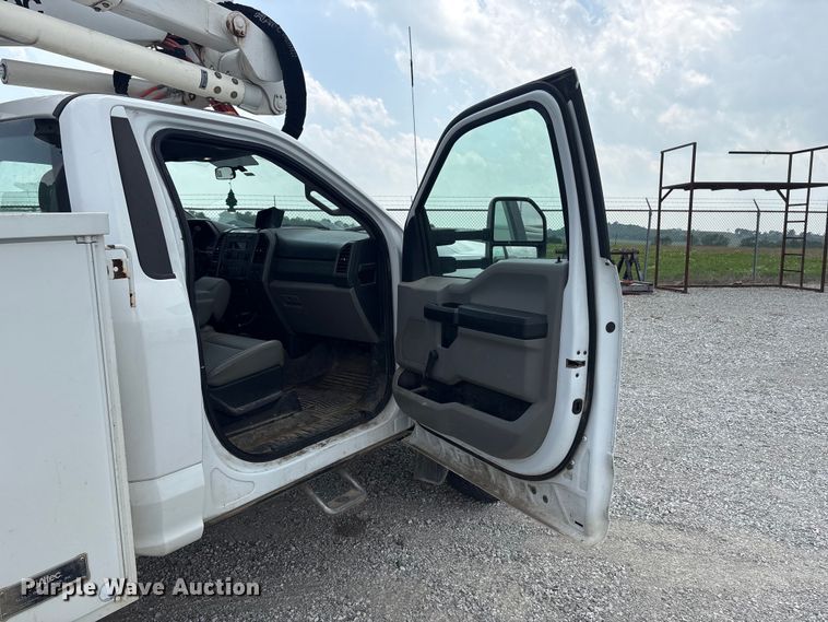 image for item EW1561 2019 Ford F550 Super Duty bucket truck