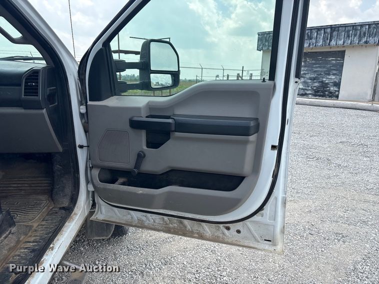 image for item EW1561 2019 Ford F550 Super Duty bucket truck