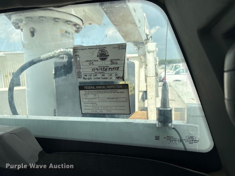 image for item EW1561 2019 Ford F550 Super Duty bucket truck