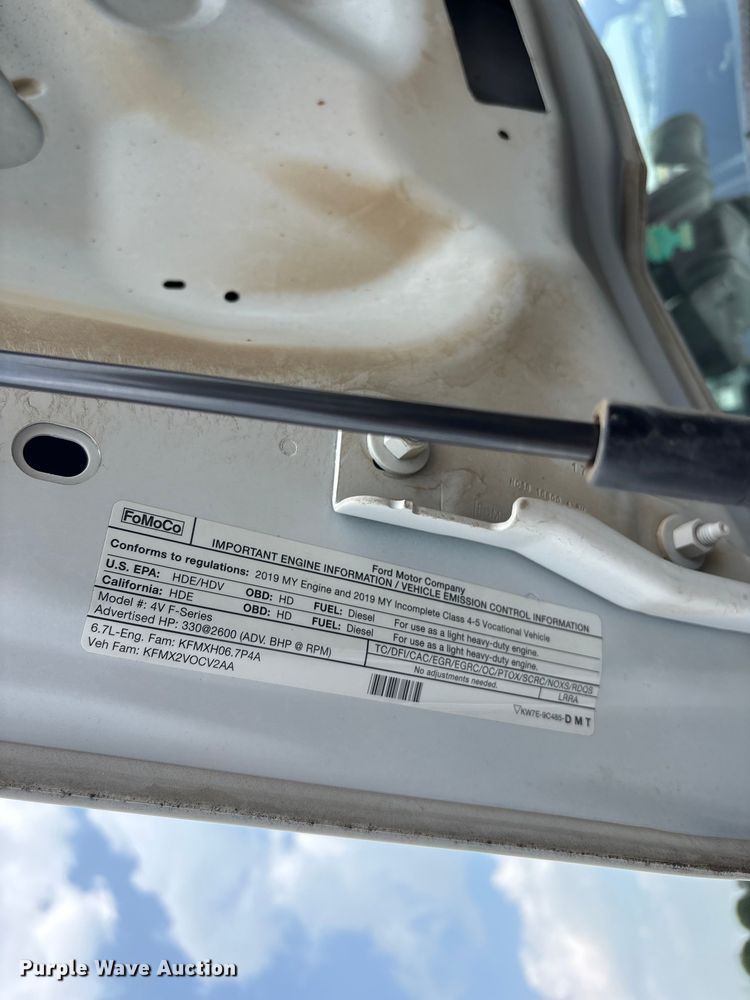 image for item EW1561 2019 Ford F550 Super Duty bucket truck