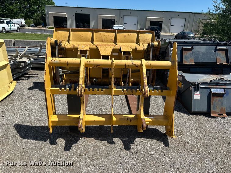 image for item EW1995 John Deere 444-624 wheel loader forks