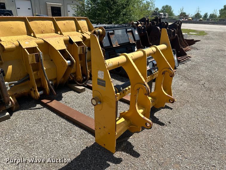 image for item EW1995 John Deere 444-624 wheel loader forks