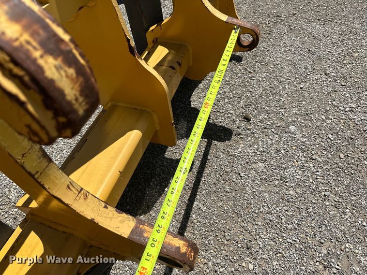 image for item EW1995 John Deere 444-624 wheel loader forks