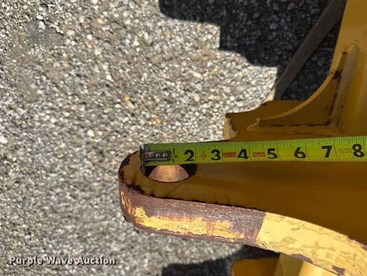 image for item EW1995 John Deere 444-624 wheel loader forks