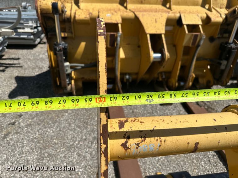 image for item EW1995 John Deere 444-624 wheel loader forks