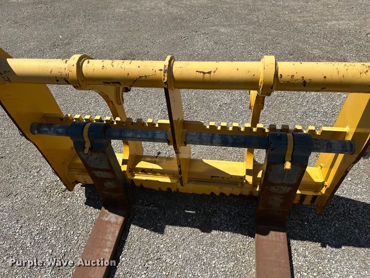 image for item EW1995 John Deere 444-624 wheel loader forks