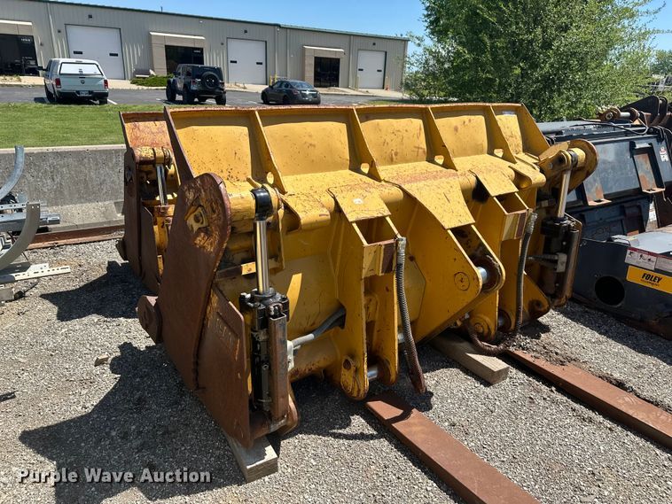 image for item EW1996 Cat (2) Crawler loader 4-in-1 buckets