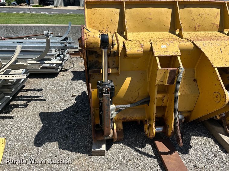 image for item EW1996 Cat (2) Crawler loader 4-in-1 buckets
