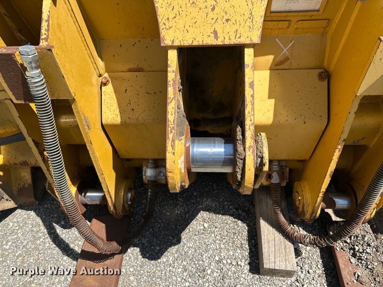 image for item EW1996 Cat (2) Crawler loader 4-in-1 buckets