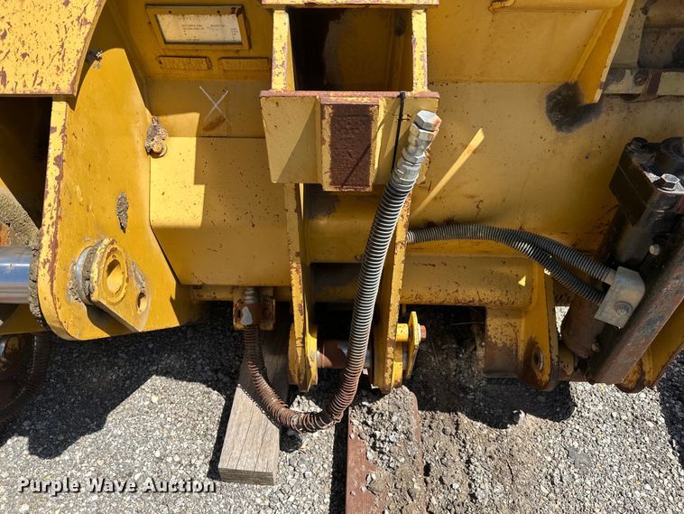 image for item EW1996 Cat (2) Crawler loader 4-in-1 buckets