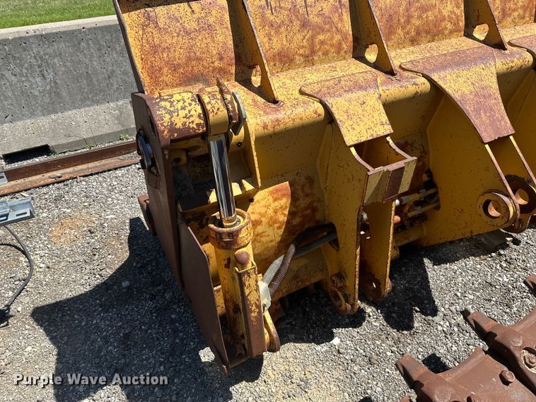 image for item EW1996 Cat (2) Crawler loader 4-in-1 buckets