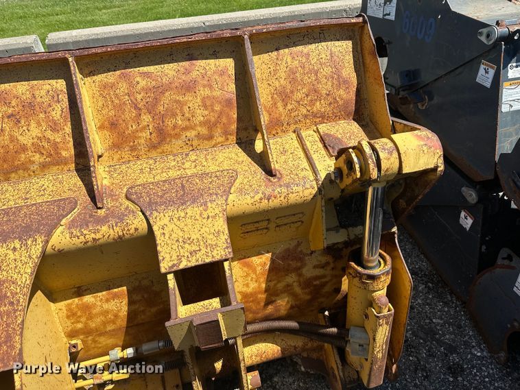 image for item EW1996 Cat (2) Crawler loader 4-in-1 buckets